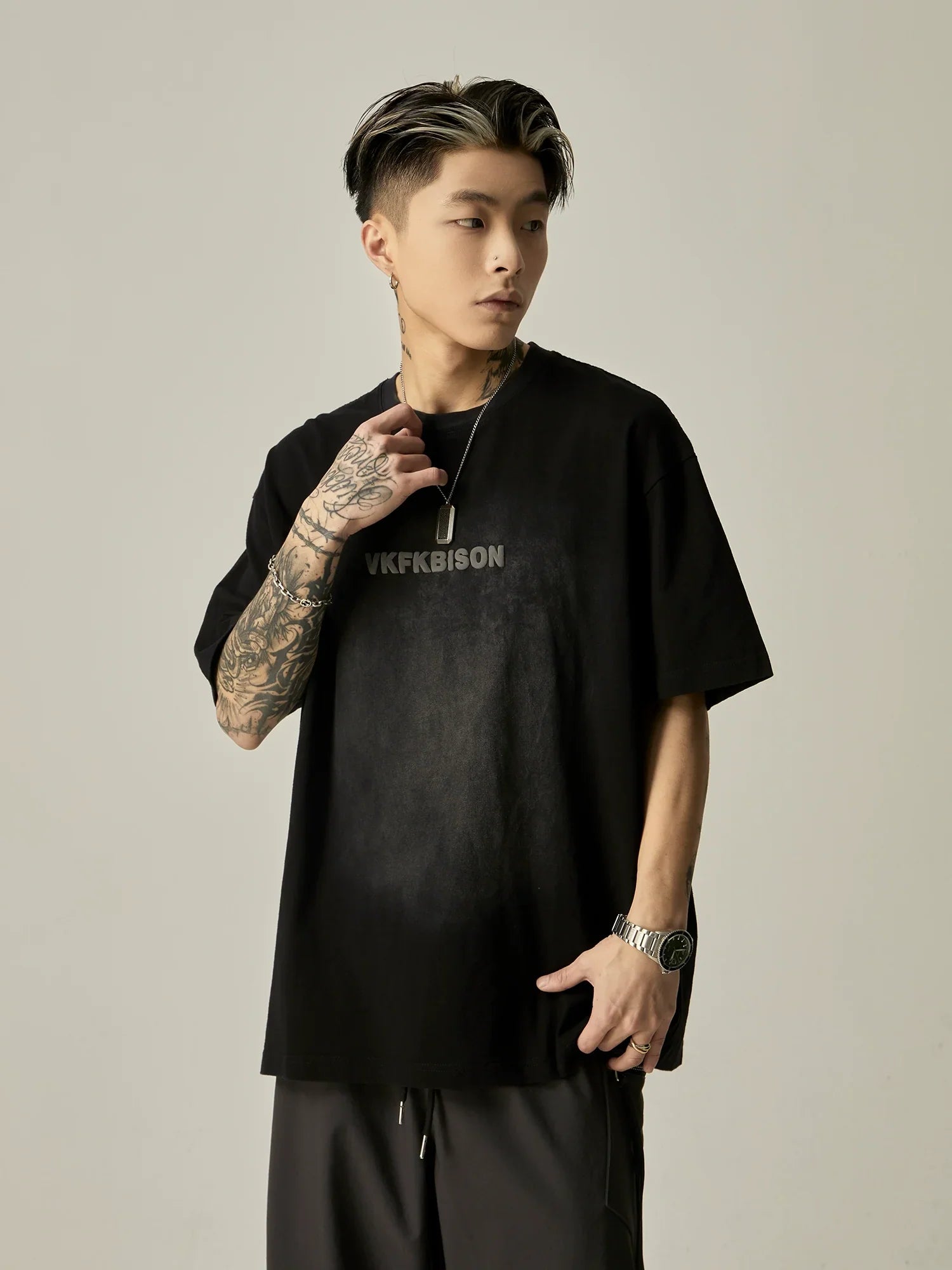 VKFKBISON Black Oversized Logo Tee sneakershuborg