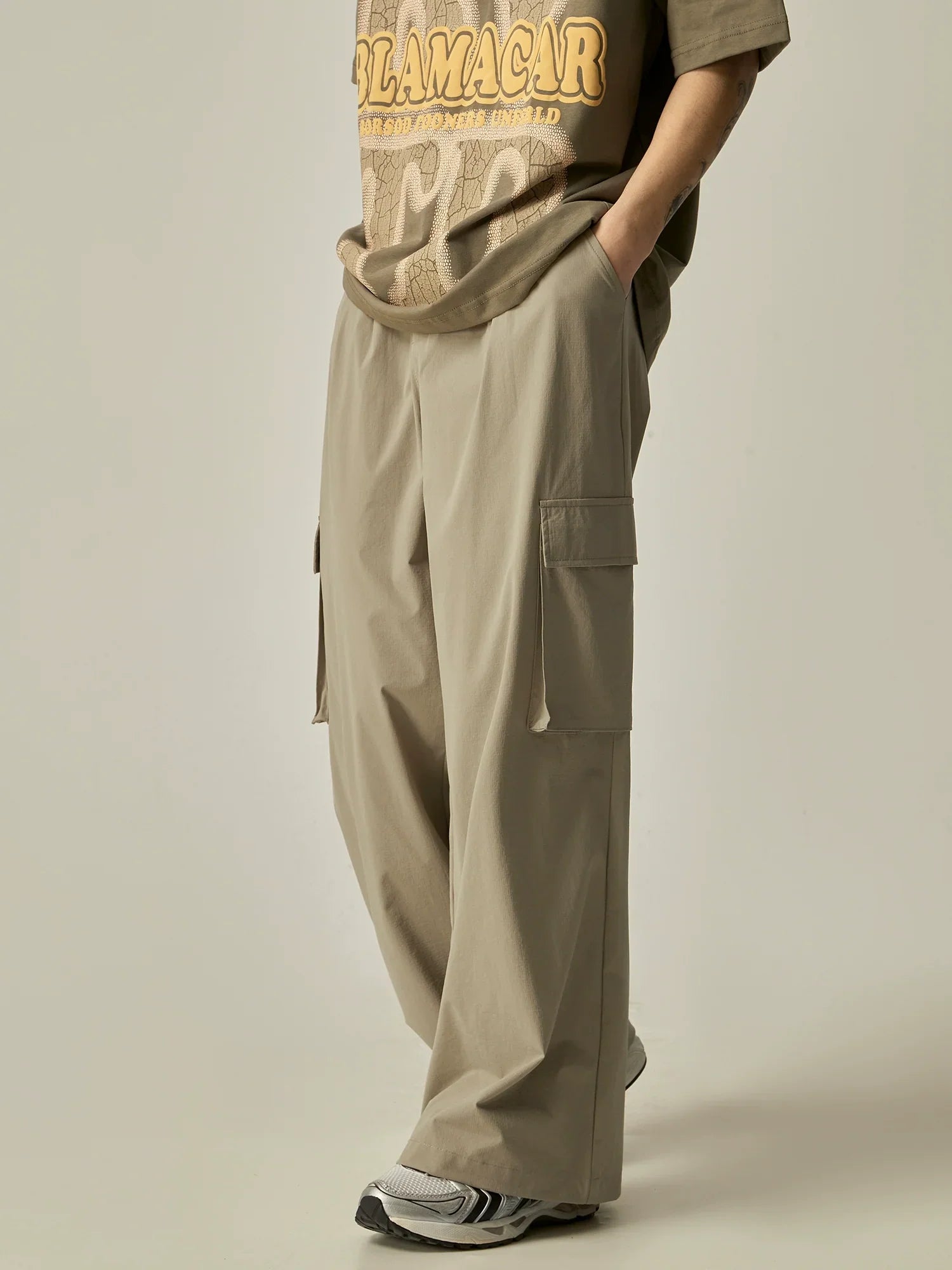 Wide-Leg Cargo Pants sneakershuborg