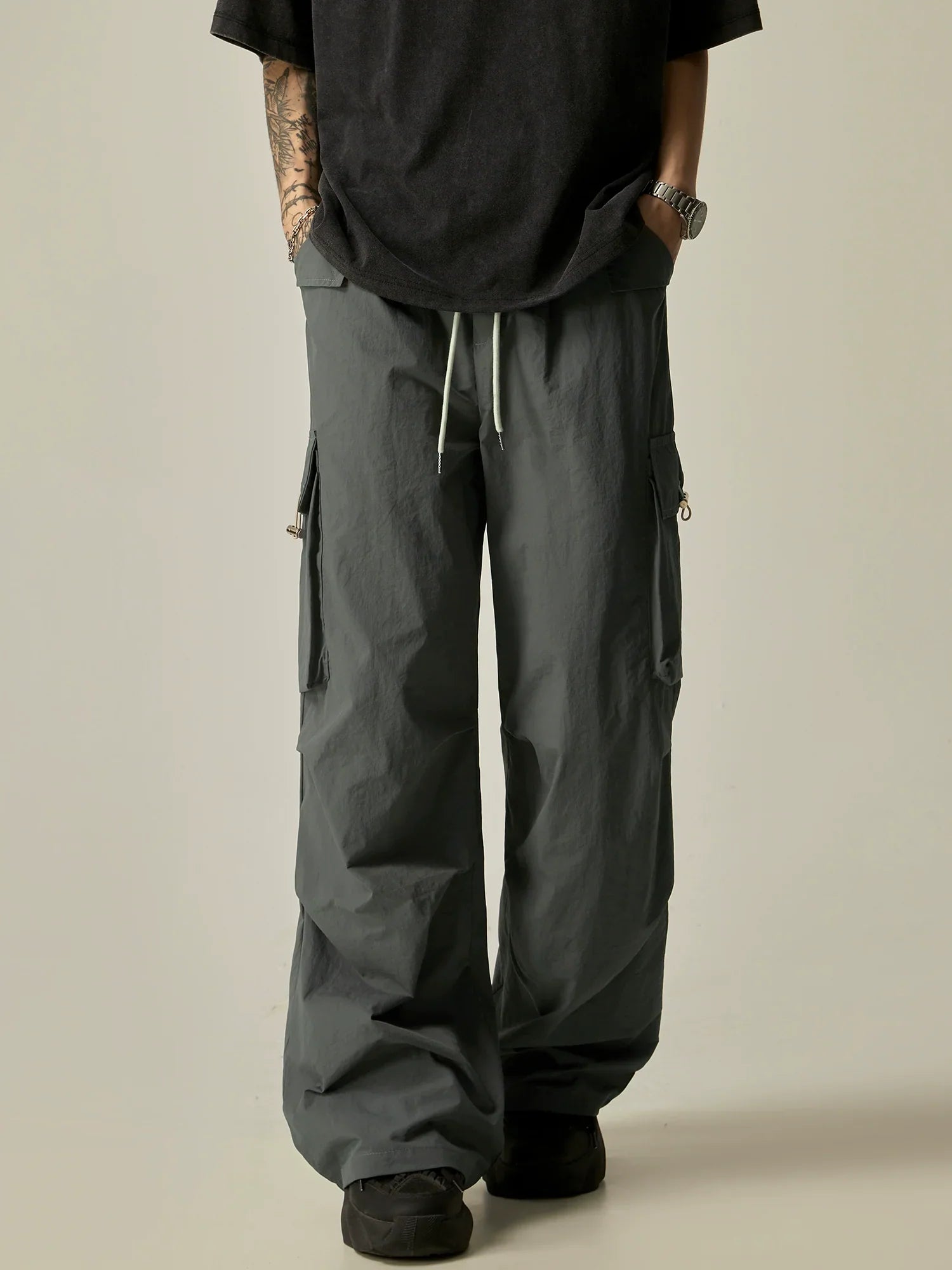 Wide-Leg Black Cargo Pants sneakershuborg