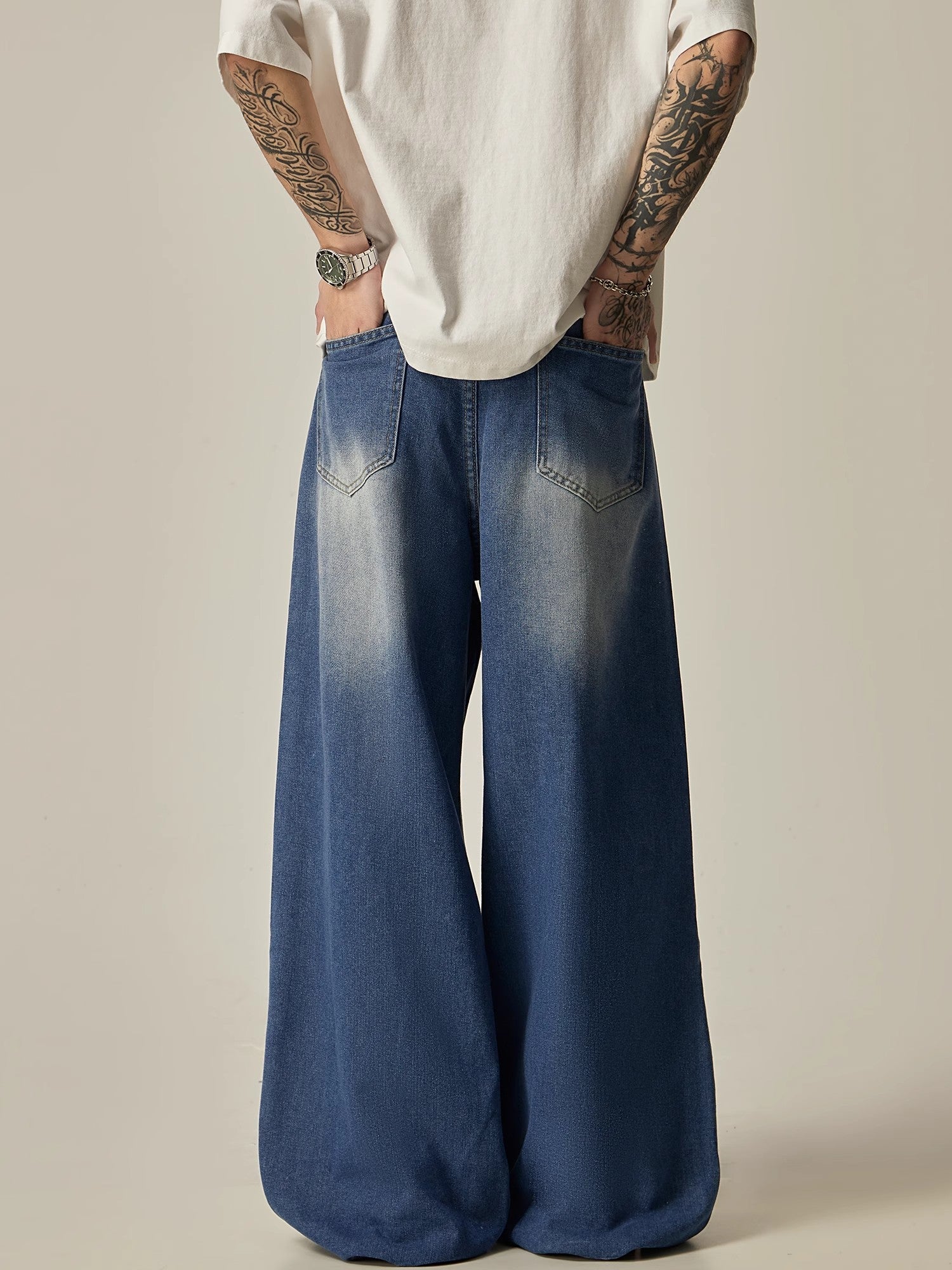 Wide-Leg Distressed Gradient Wash Denim Jeans sneakershuborg