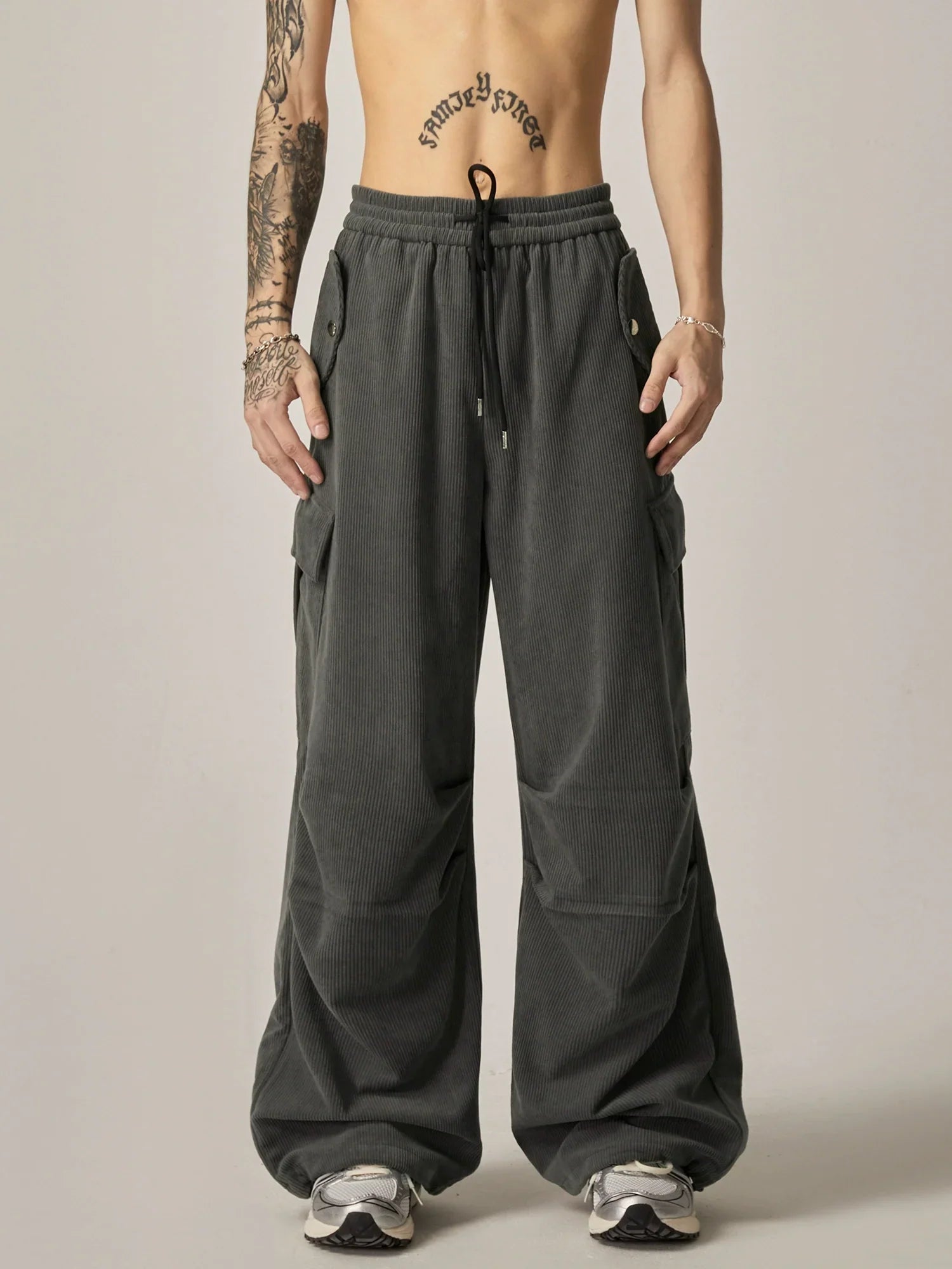 Noir Cascade Relaxed Cargo Lounge Pants sneakershuborg