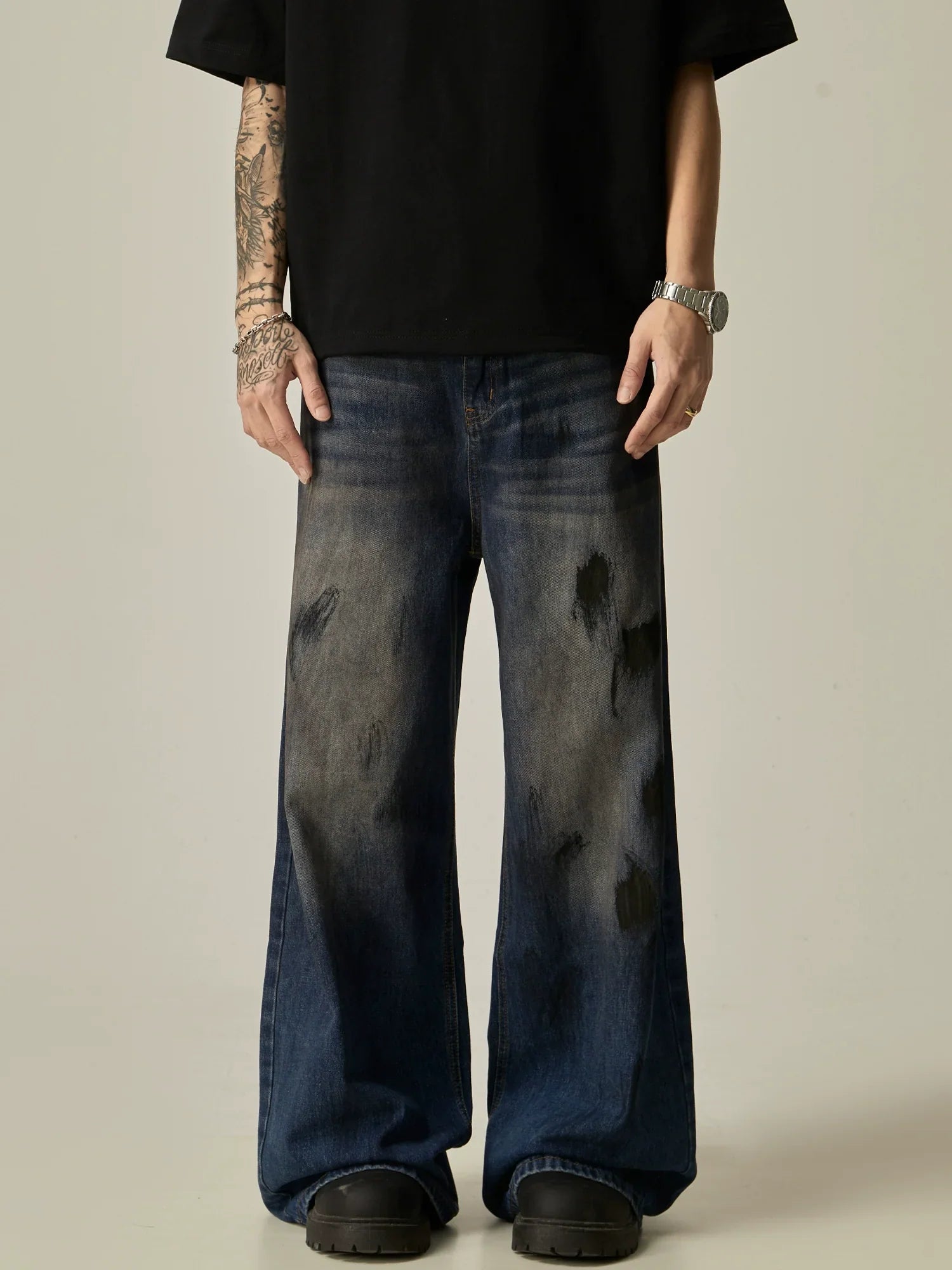 Wide-Leg Distressed Dark Wash Jeans sneakershuborg