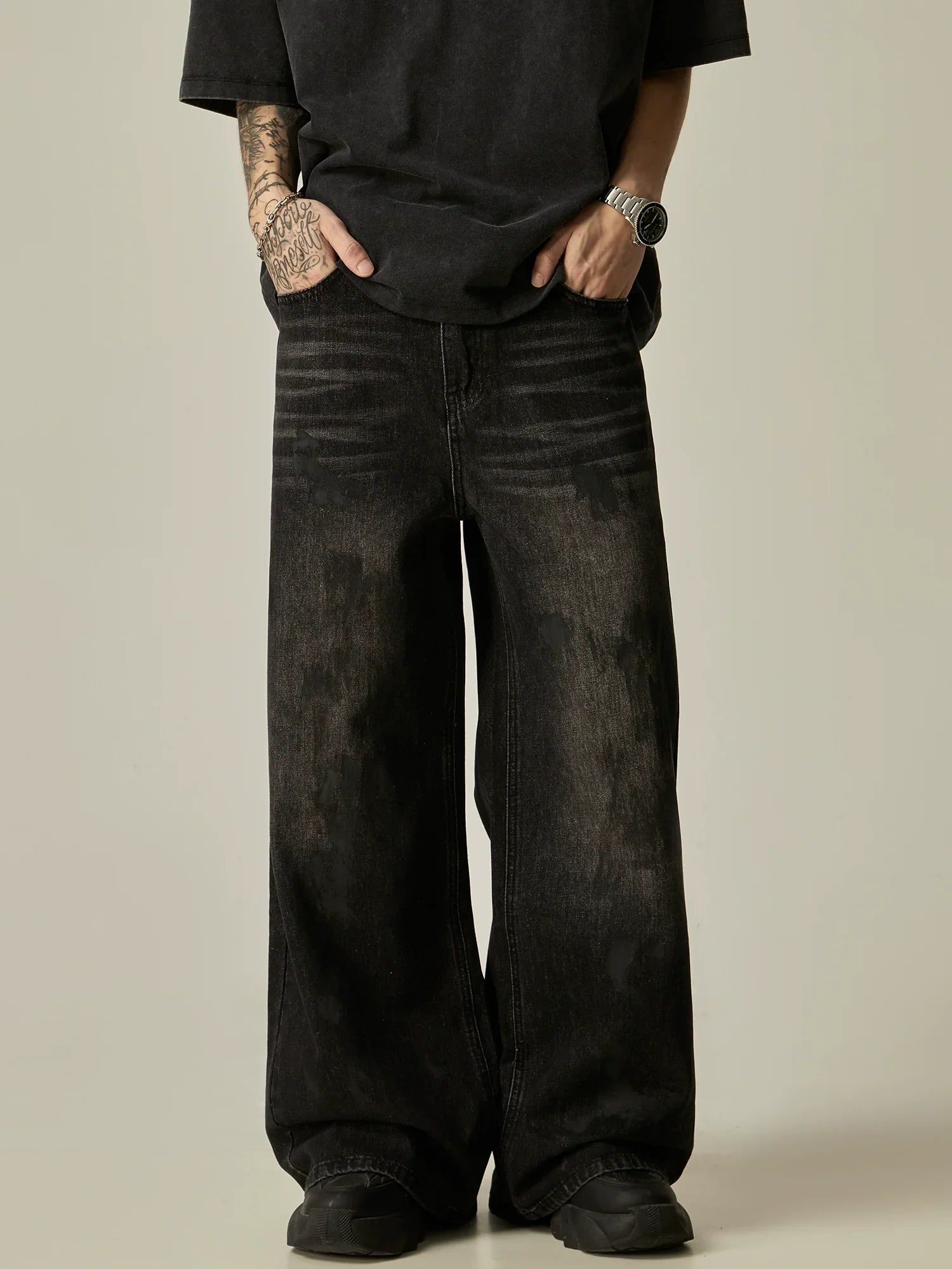 Wide-Leg Distressed Black Denim Jeans sneakershuborg