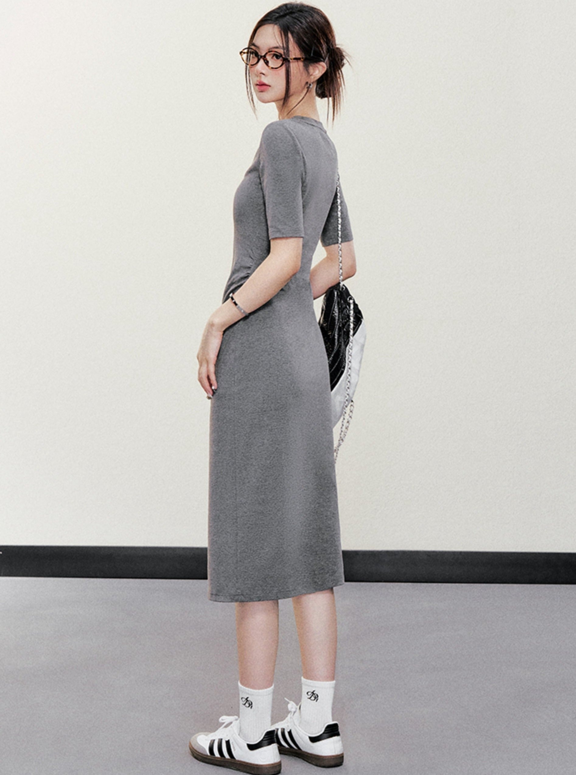 Sleek V-Neck Midi Dress: Figure-Hugging Bodycon with Elbow-Length Sleeves in Heather Gray and Black sneakershuborg