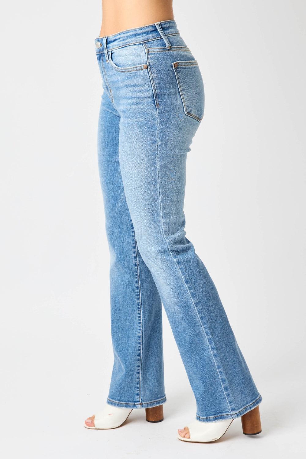 Judy Blue Full Size Mid-Rise Waist Straight Jeans - sneakershuborg